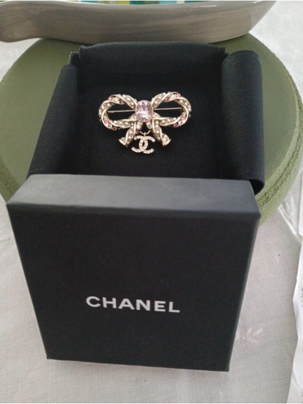 CHANEL Gold-Tone Bow Brooch with Pink Crystal and Pearls - NWOT - with box